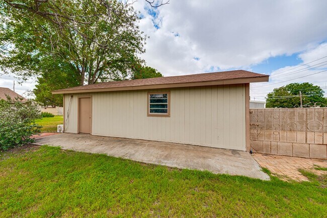 Building Photo - 6209 Glenhaven Dr