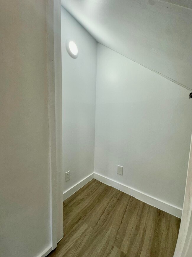 Building Photo - 906 E Tiffany Dr