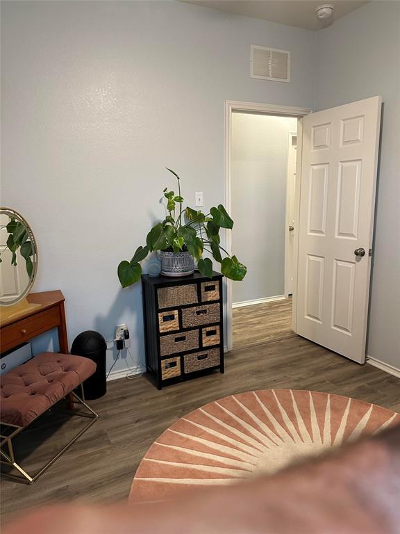 Building Photo - 302 Eves Necklace Dr.