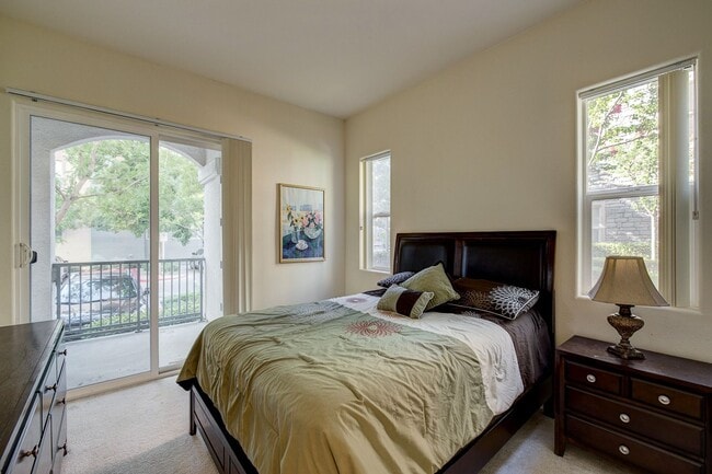 Building Photo - STUNNING 3 BEDROOM 2 FULL BATH FIRST FLOOR...