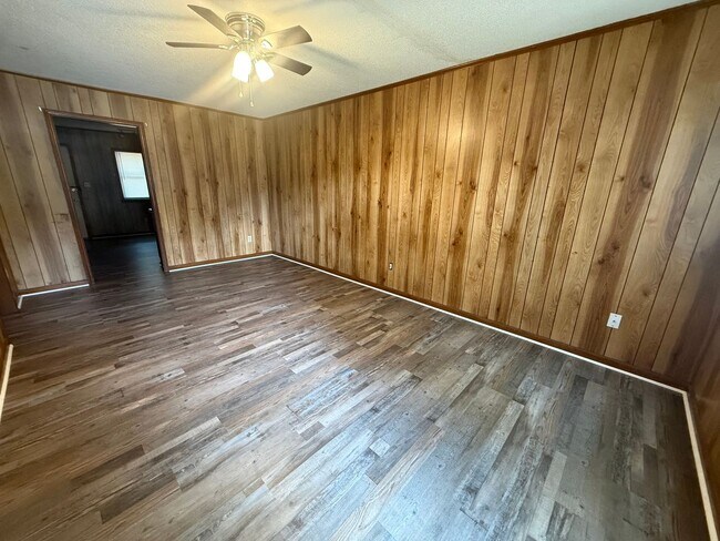 Building Photo - 1715 Snowden Dr SE