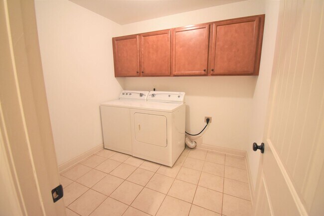 Building Photo - 3871 Glencorra Dr
