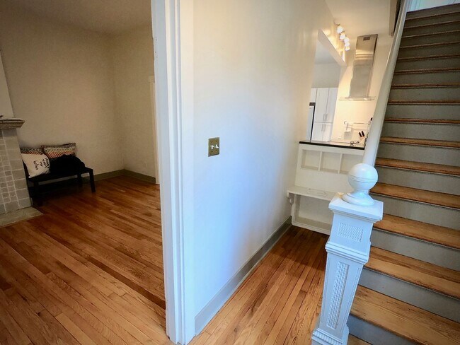 Building Photo - 5444 Claybourne St