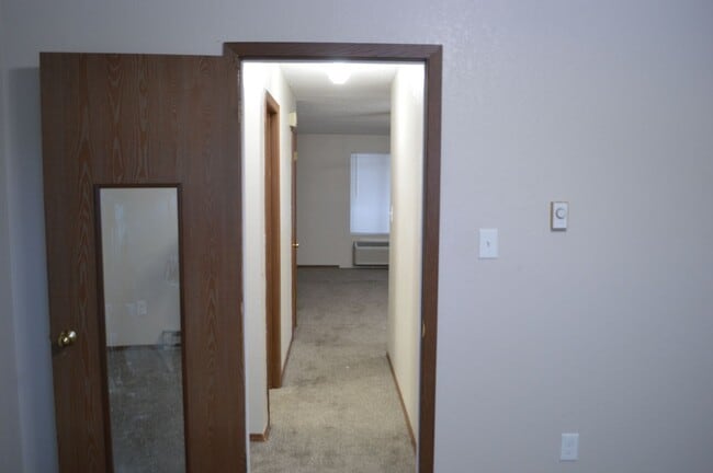 Building Photo - Centrally Located! Cute & Cozy 1 Bedroom 1 Bath