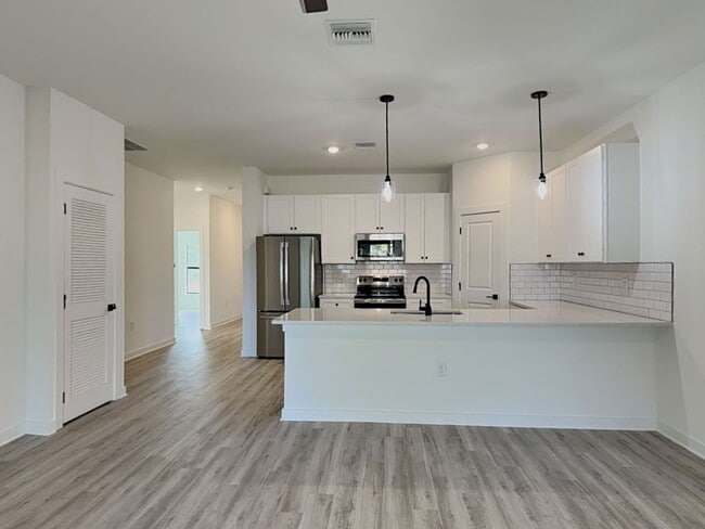 Building Photo - 1120 Bismarck Rd