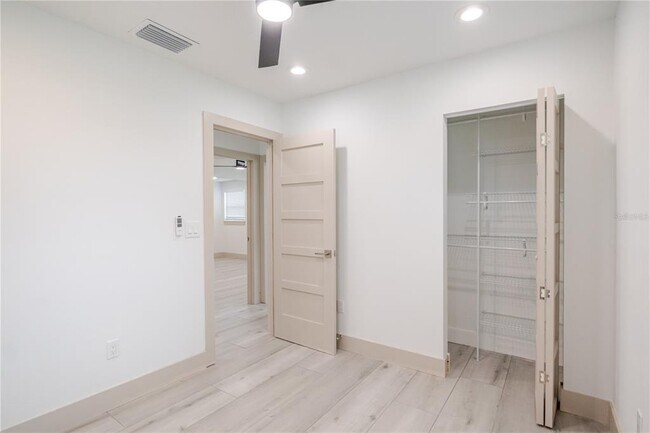 Building Photo - 4712 W Bay Ave