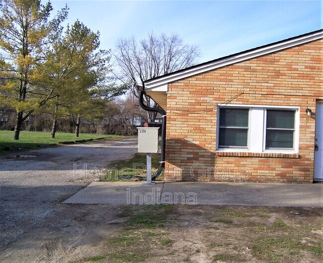 Building Photo - 3138 E Bradbury Ave