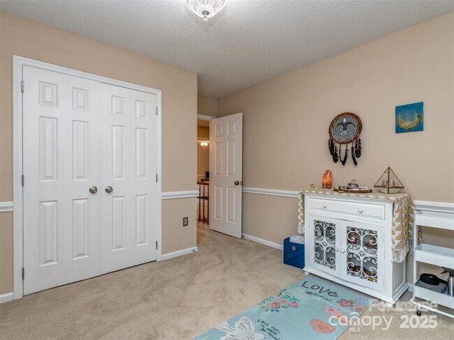 Building Photo - 8715 Parkchester Dr