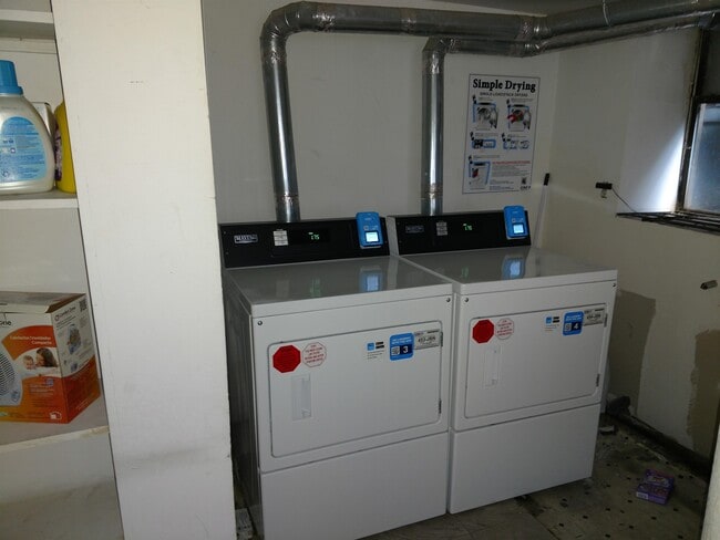 Building Photo - 118 Corbin Ave