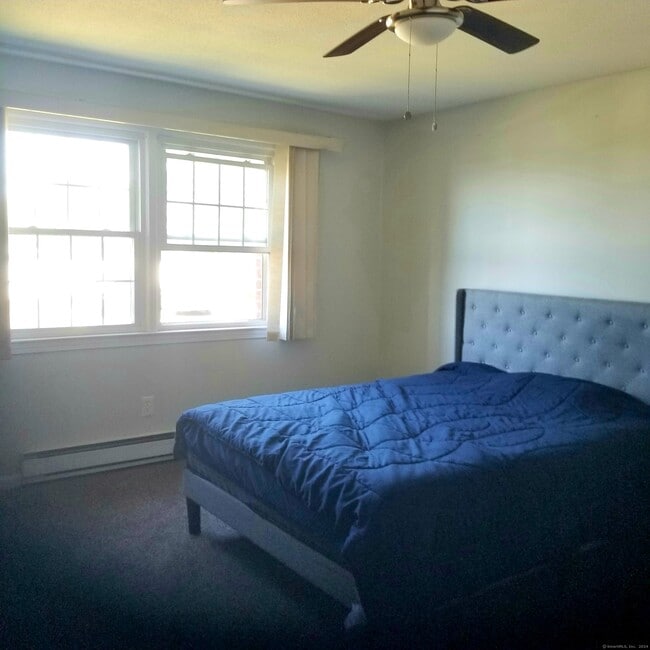 Building Photo - 185 Melba St