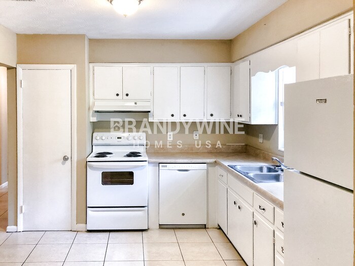 Building Photo - 5649 Falcon St W