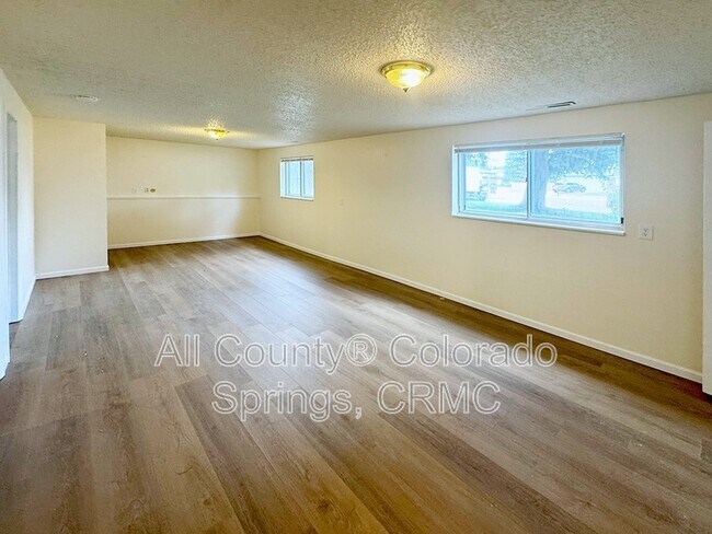 Building Photo - 1389 Commanchero Ct