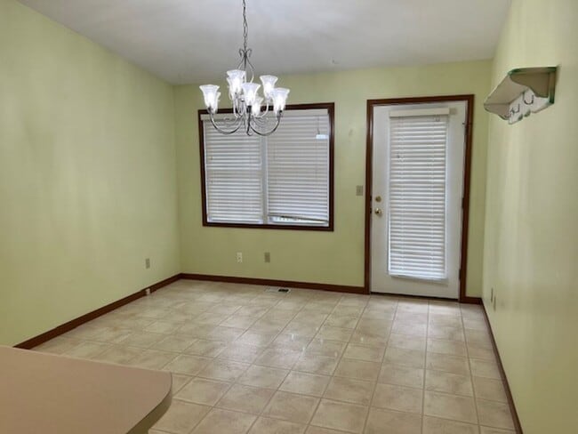 Building Photo - Three bedroom home in Rochester School Dis...