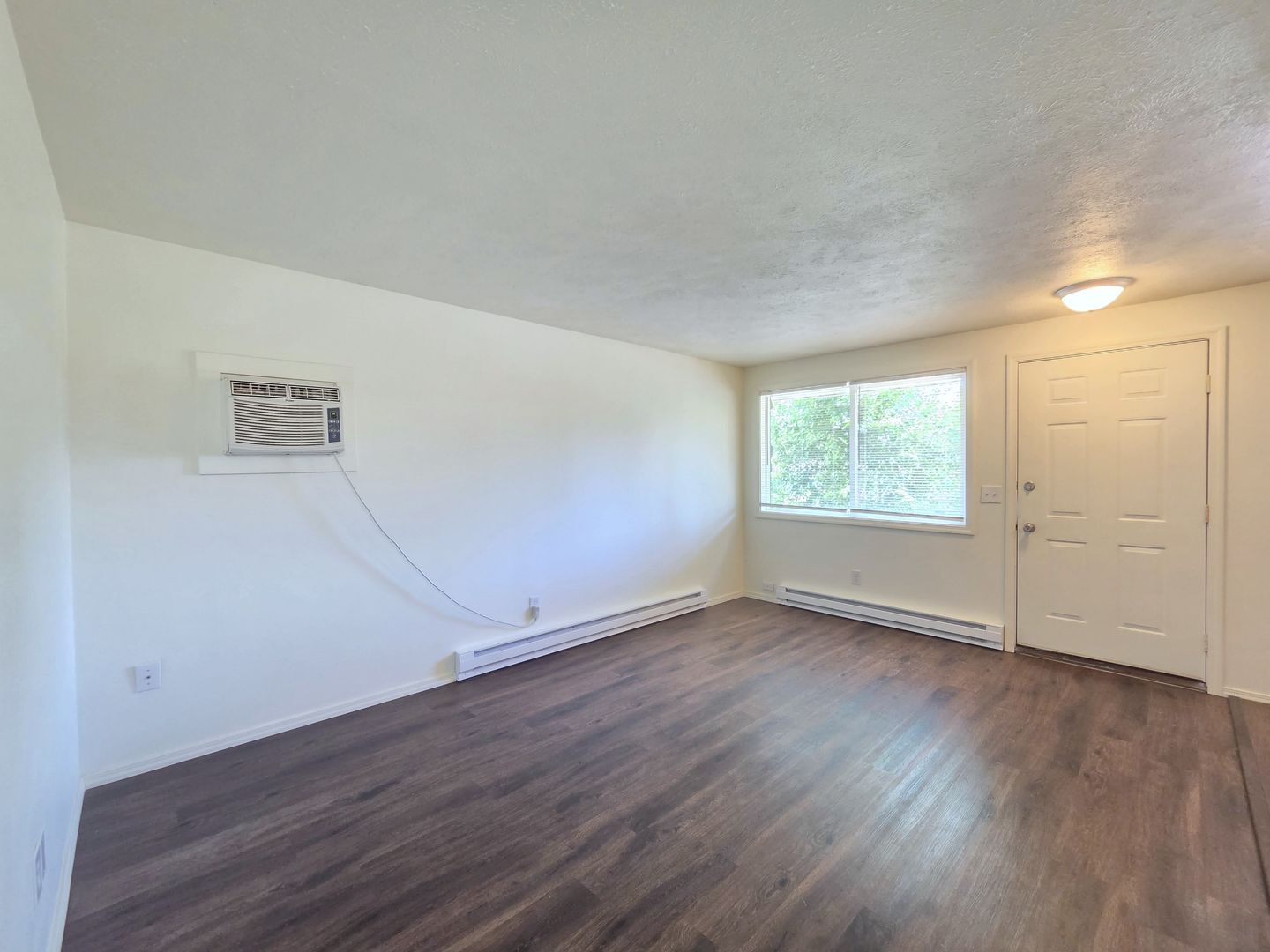 Building Photo - 39 E Westview Ave
