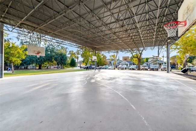 Building Photo - 115 Aurora St