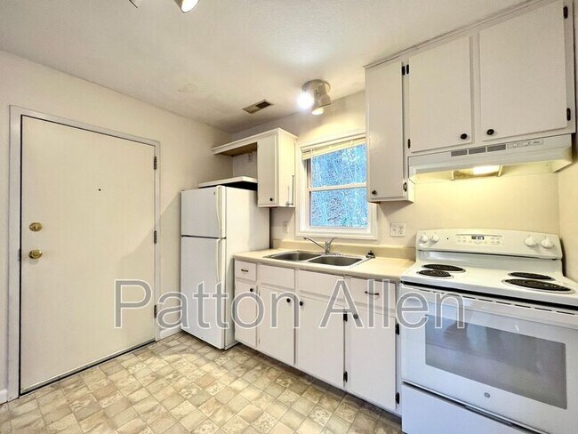 Building Photo - 183 Citadel Dr