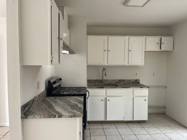 Building Photo - 266 White Oak Dr