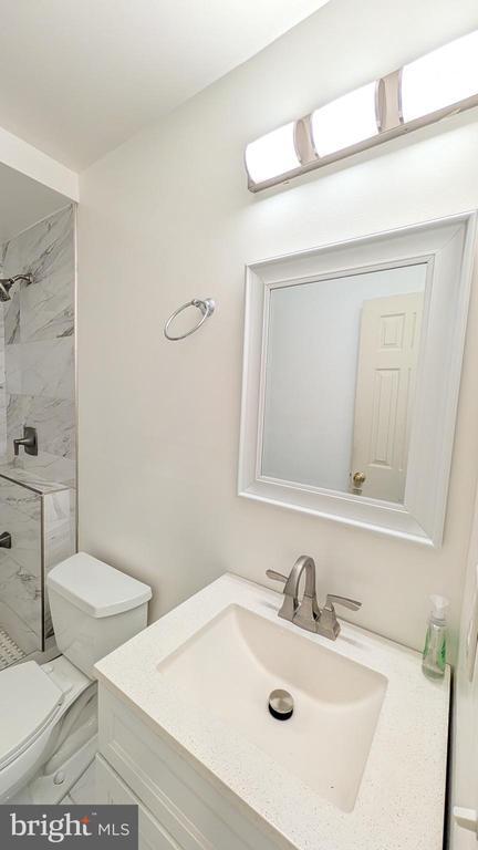 Building Photo - 6721 Sycamore Park Dr