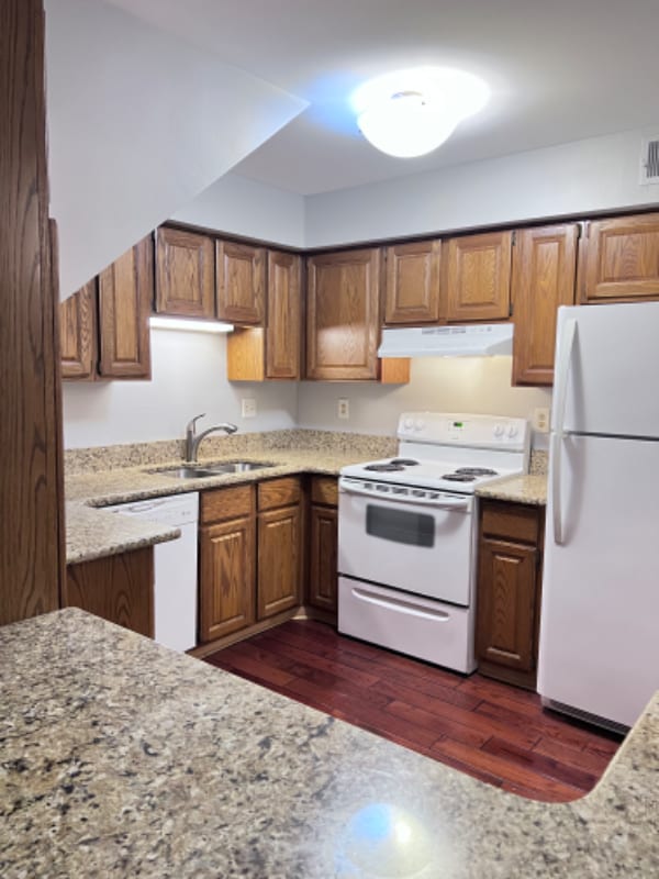 Building Photo - 212 Pinewood Dr