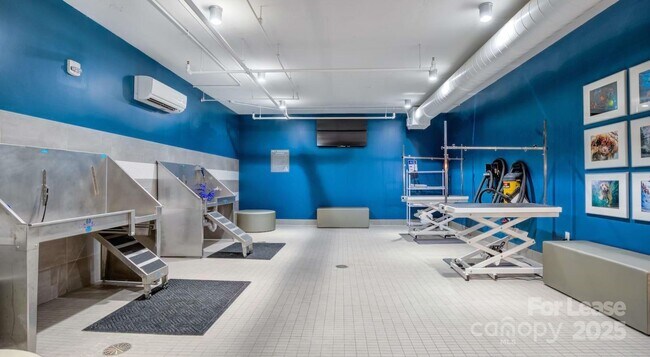 Building Photo - 650 E Brooklyn Vlg Ave