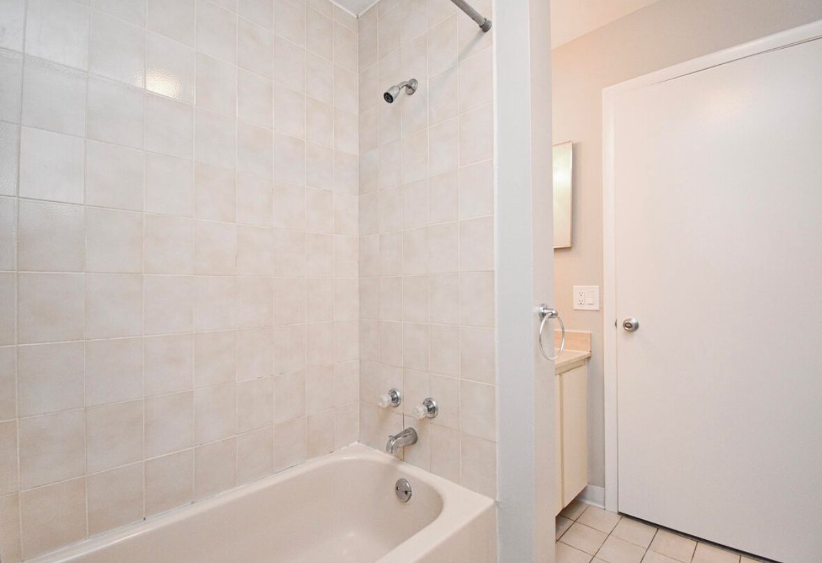 Building Photo - 3100 NW 46th St