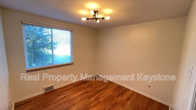 Building Photo - 5114 Caste Dr