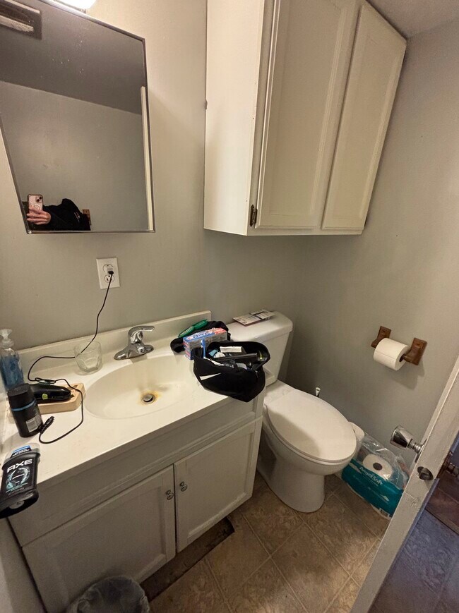 Building Photo - 411 Dodge St