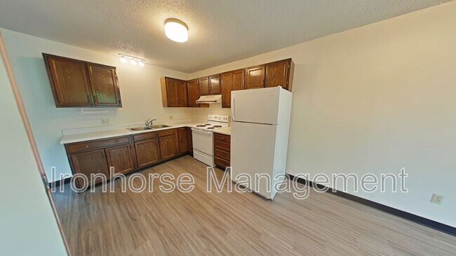 Building Photo - 411 N 16th Ave