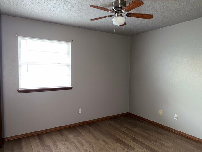 Building Photo - 1900 N Moulton Ct