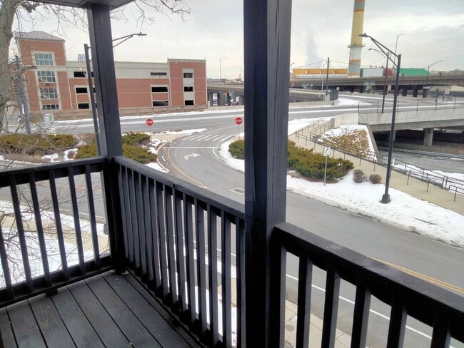 Building Photo - 10-12 Hawthorn St