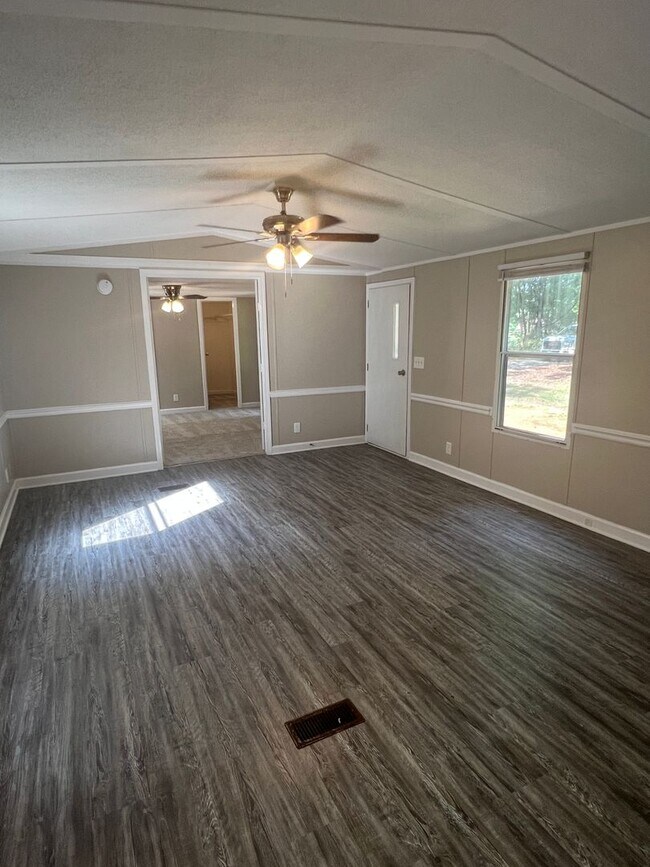 Building Photo - 3 Bedroom/2 Bathroom Modular Home for Rent