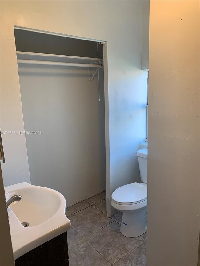 Building Photo - 1806 Funston St