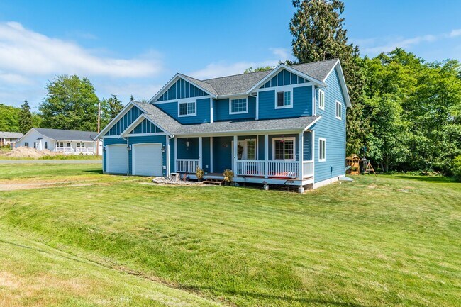 Building Photo - 3 Bed 2 Bath beautiful home on a corner lot in Admirals Cove