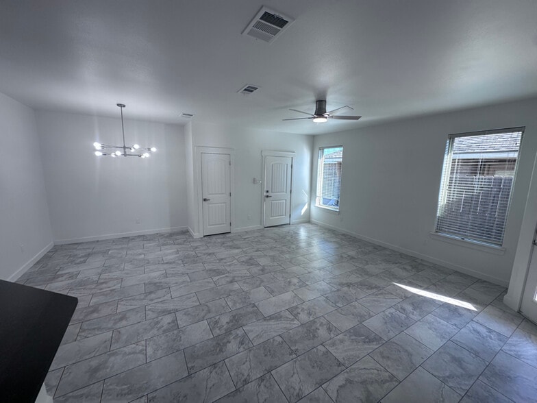 Building Photo - 11902 Evanston Ave