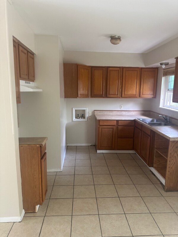 Building Photo - 1200 La Porte Dr