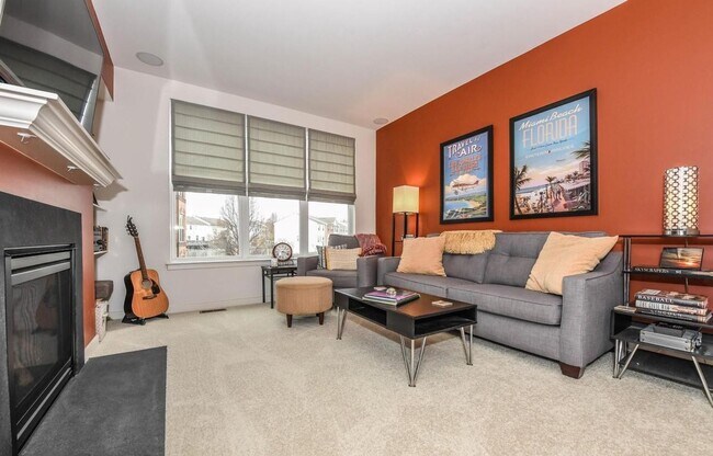 Building Photo - Stylish townhouse in ideal Frederick locat...