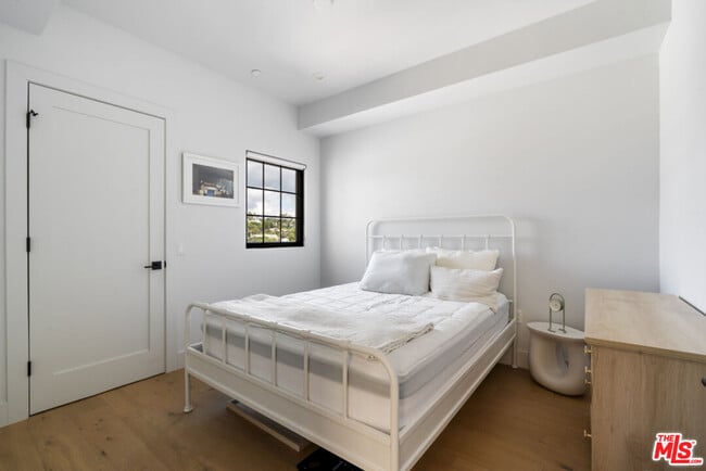 Building Photo - 738 Parkman Ave