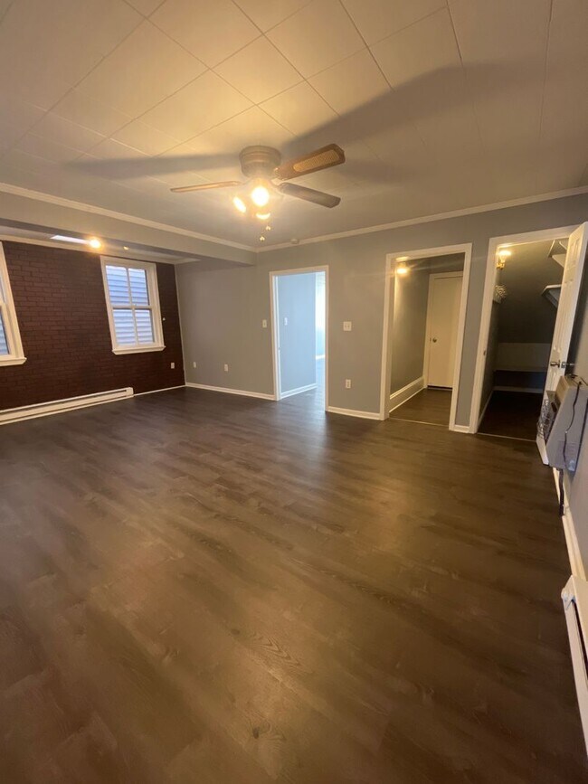 Building Photo - 829 Ferry St