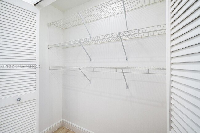 Building Photo - 888 Brickell Key Dr