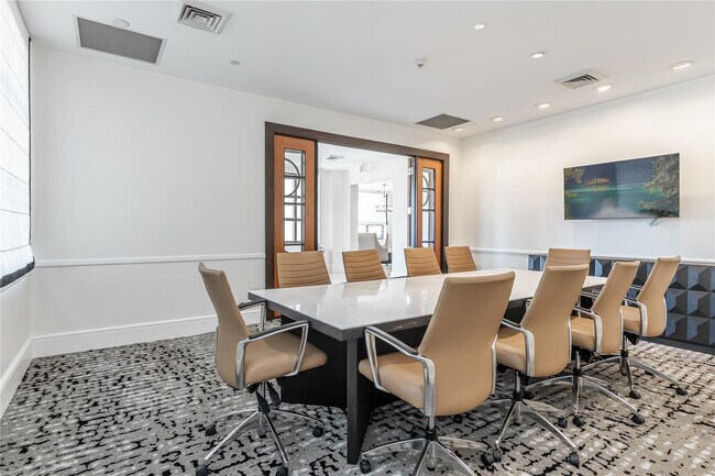 Building Photo - 610 W Las Olas Blvd