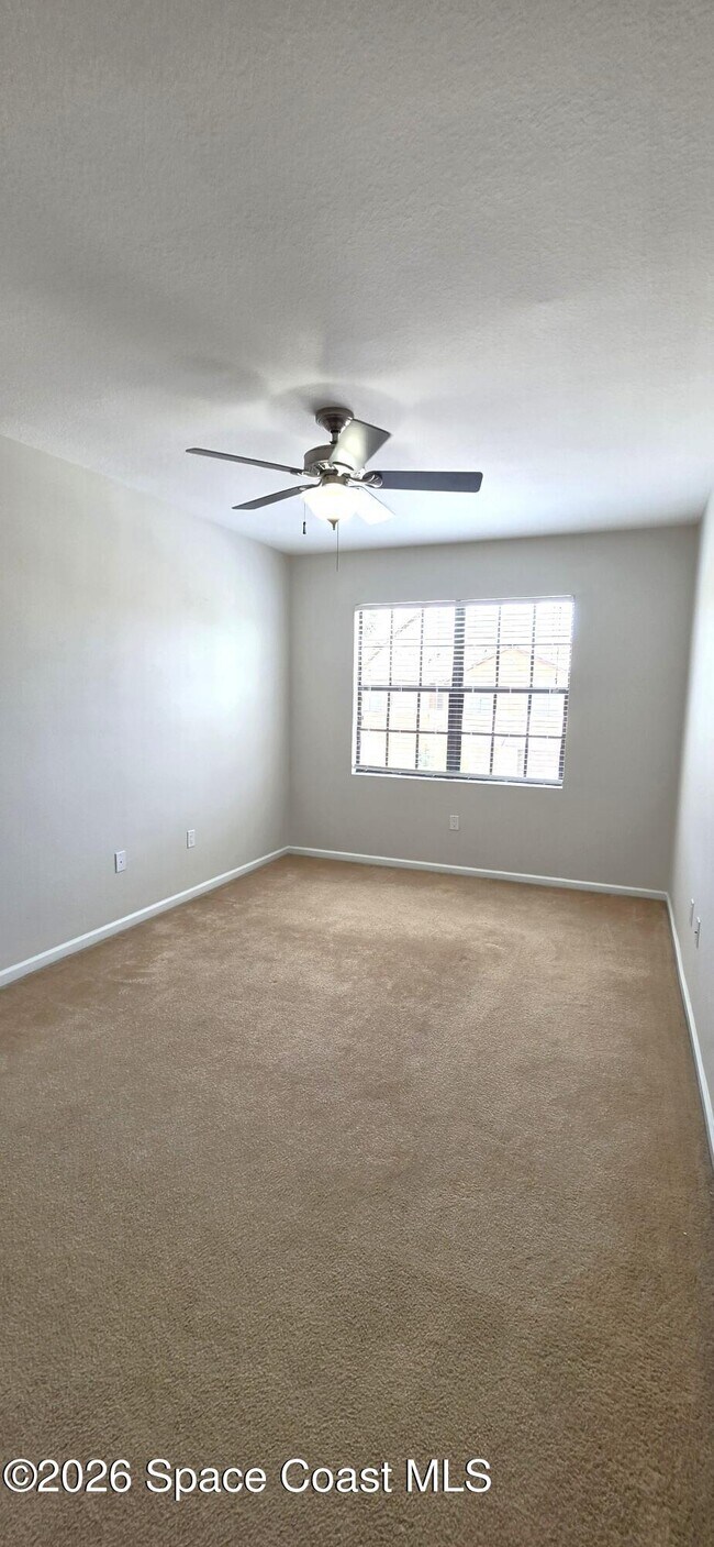 Building Photo - 1390 Lara Cir