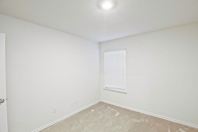 Building Photo - 1111 Emerald Gate Dr