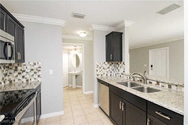 Building Photo - 9055 Gervais Cir