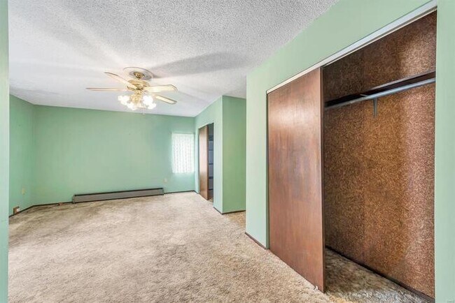 Building Photo - Fantastic 3bd/2ba home! Coming soon!