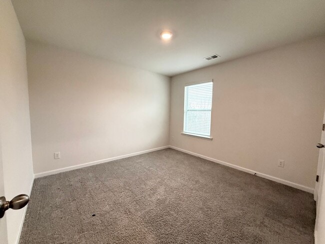 Building Photo - Spacious 5-Bedroom Home for Rent in The Falls – Modern, Comfortable, and Move-In Ready