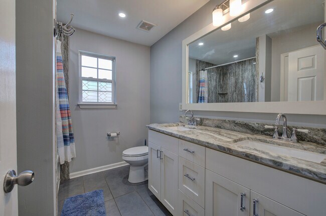 Building Photo - 7202 Cedar Forest Dr