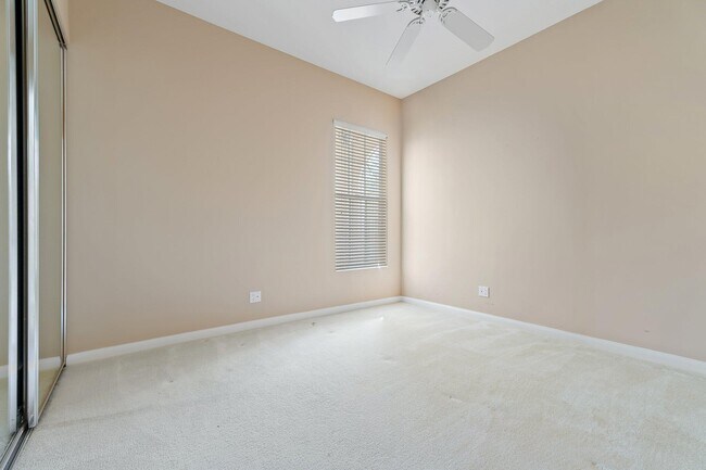 Building Photo - 8120 SE Paurotis Ln
