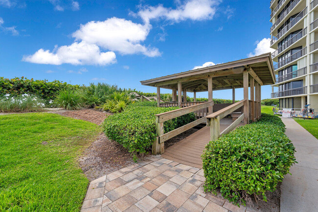Building Photo - 9550 S Ocean Dr