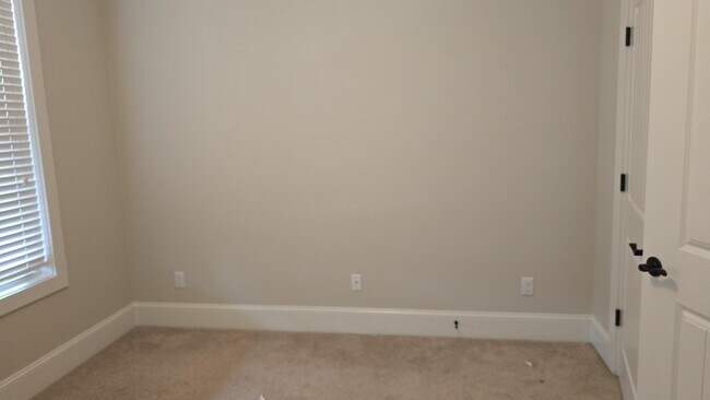 Building Photo - 435 Belvedere Dr