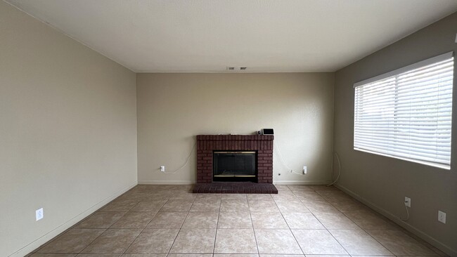 Building Photo - 4 Bed, 3 Bath Adelanto Home!!!